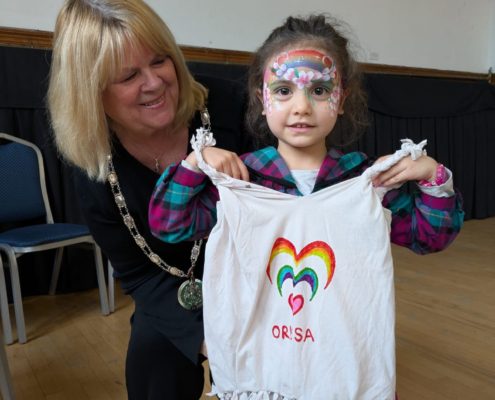 Deputy Mayor with a participant of the Town Council's T-Shirt 2 Tote Workshop