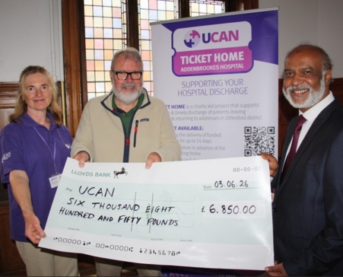 Former Mayor presenting his charity with the money from his Mayoral year